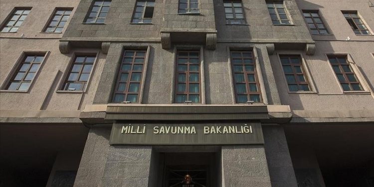 MSB duyurdu: Türk hava sahasına yaklaşan bir İHA düşürüldü