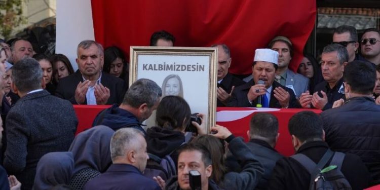 Manisa’da gözyaşları sel oldu! Gülşah Başkana hüzünlü veda