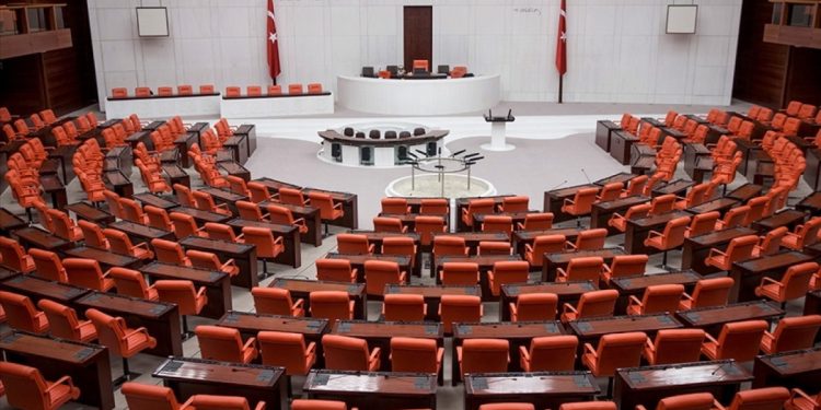 Özel ve Başarır dahil 7 vekile 10 dokunulmazlık fezkesi