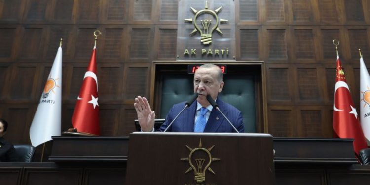 Erdoğan: Bayrağımıza uzanan kirli elleri bulacak hesabını soracağız