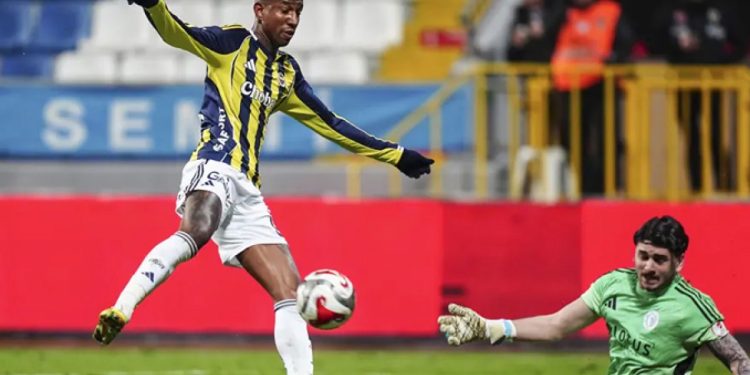 Fenerbahçe kupada 3 puanı 82. dakikada bulduğu golle aldı