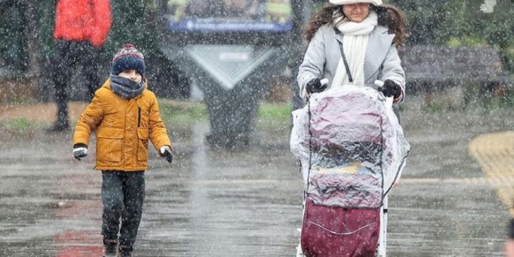 Soğuk hava geri döndü! İstanbul’da bahar bitti kar başladı