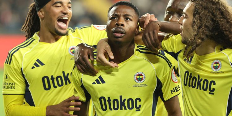Fenerbahçe farklı kazandı adını çeyrek finale yazdırdı